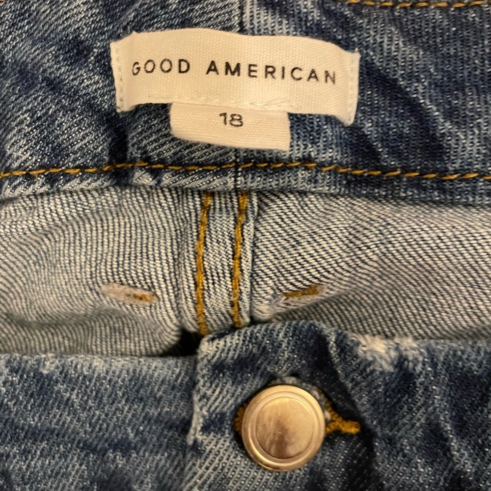 Good American Good Icon distressed jeans. Size 18. - Picture 2 of 5